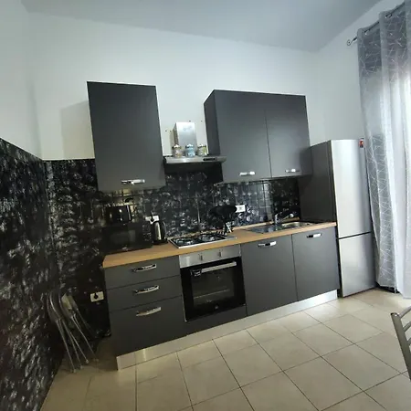 Via Vittorio Veneto 6 *