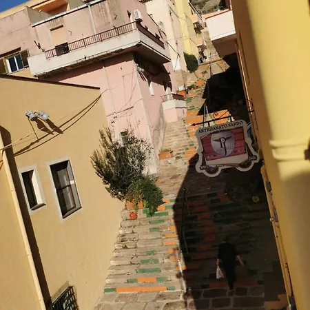 Via Vittorio Veneto 6
